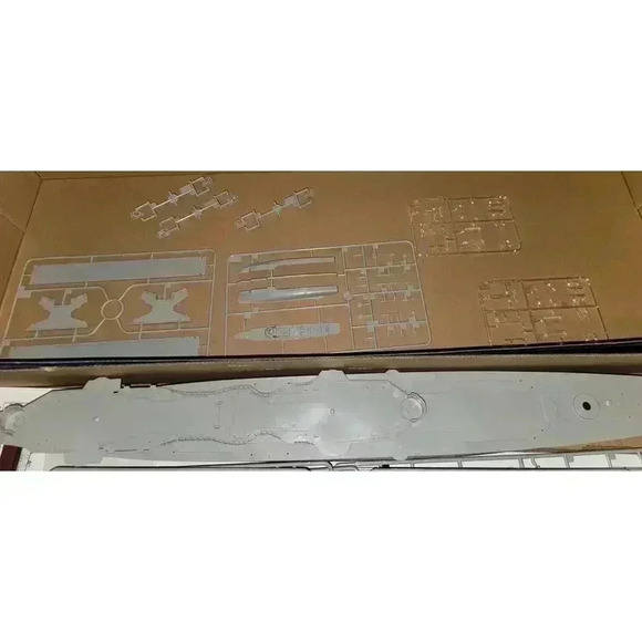 1/350 Scale German Heavy Cruiser Prinz Eugen 1945 - Picture 6 of 8